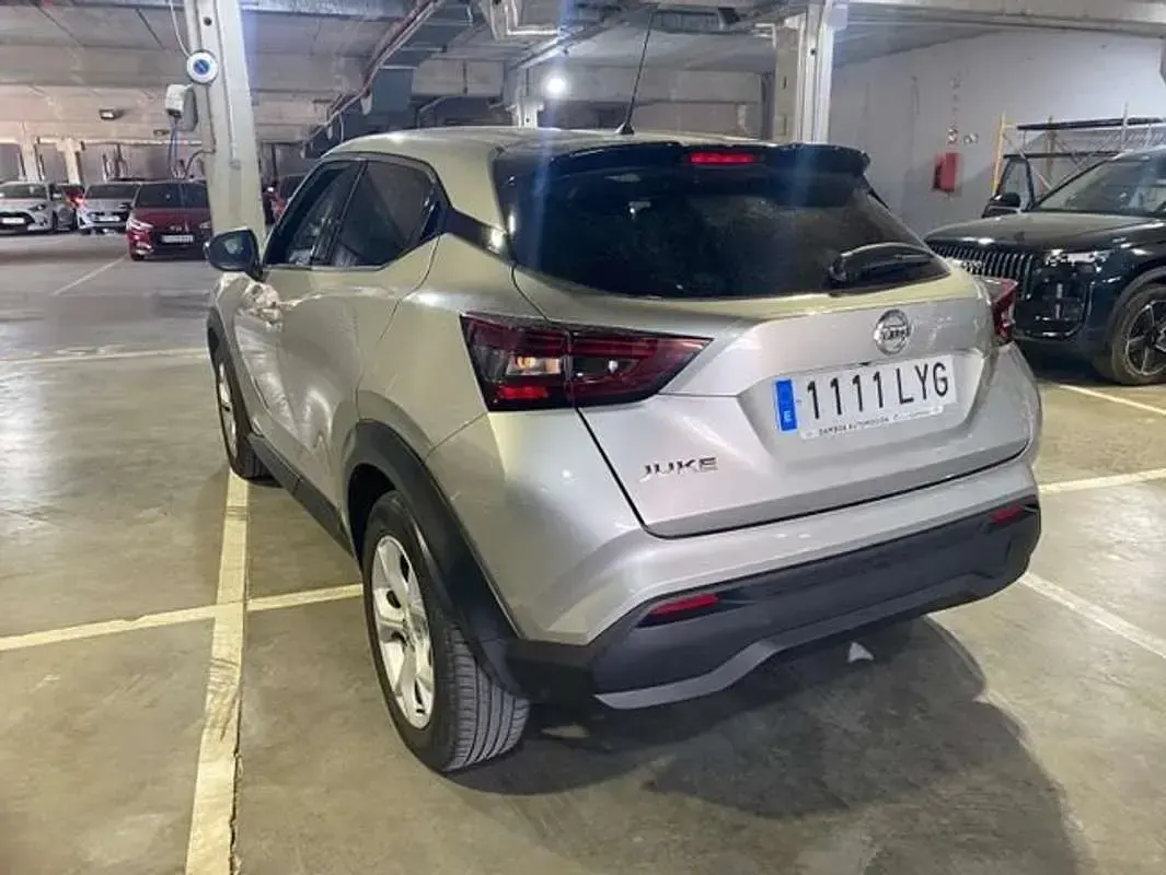 Usado Nissan Juke Acenta 114 CV (83 kW) 2022 Plateado SUV