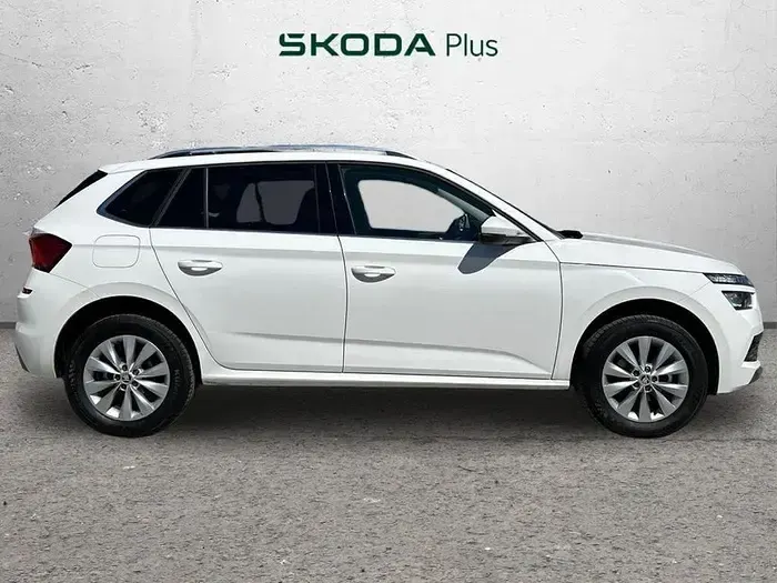Usado Skoda Kamiq Ambition 110 CV (80 kW) 2022 Blanco SUV