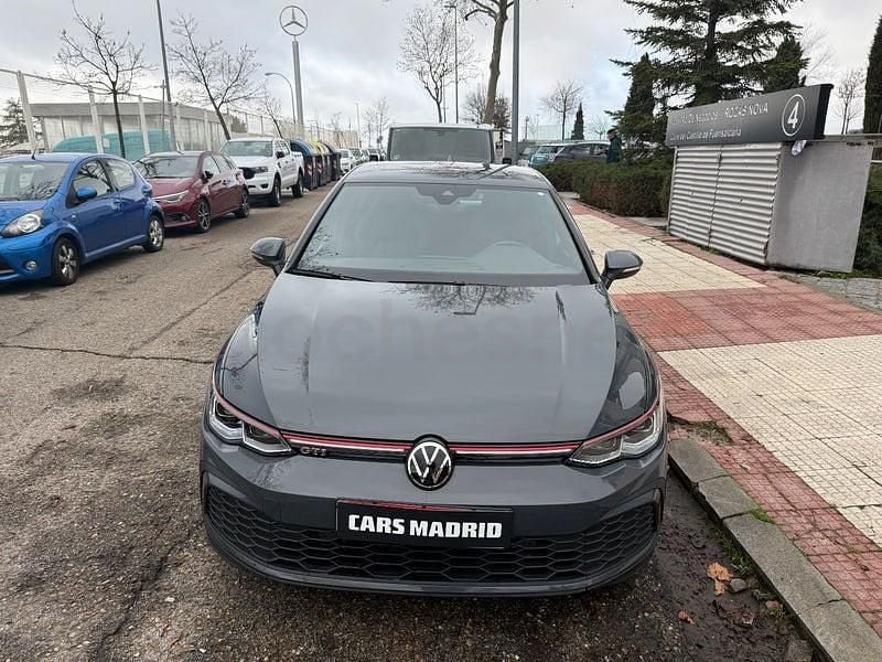 Usado VW Golf VIII GTI 245 CV (180 kW) 2022 Gris / plata Berlina