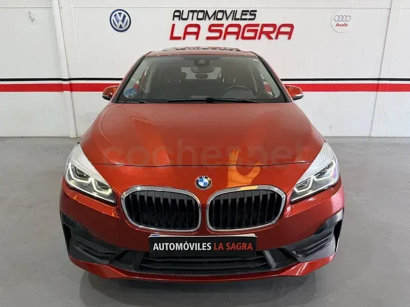 Usado BMW 225 Active Tourer iPerformance 245 CV (180 kW) 2022 Rojo Monovolumen