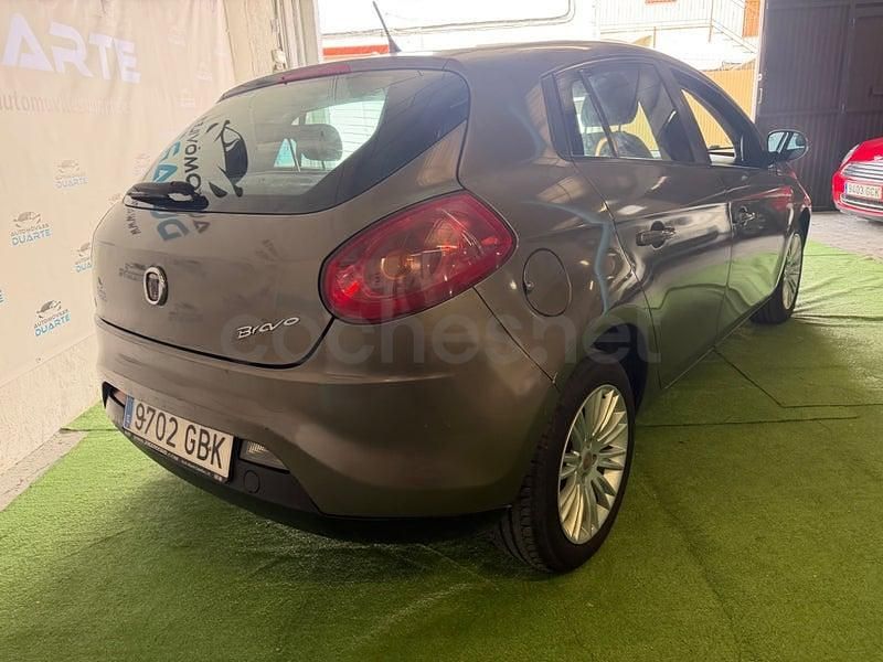 Usado Fiat Bravo Active 120 CV (88 kW) 2008 Gris / plata Utilitario