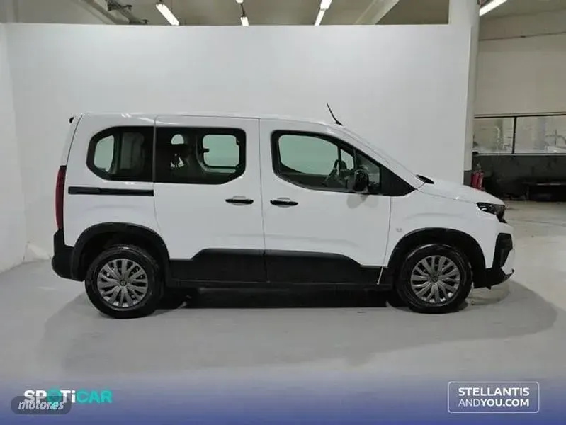 Usado Peugeot Rifter Allure 100 CV (73 kW) 2025 Blanco Monovolumen
