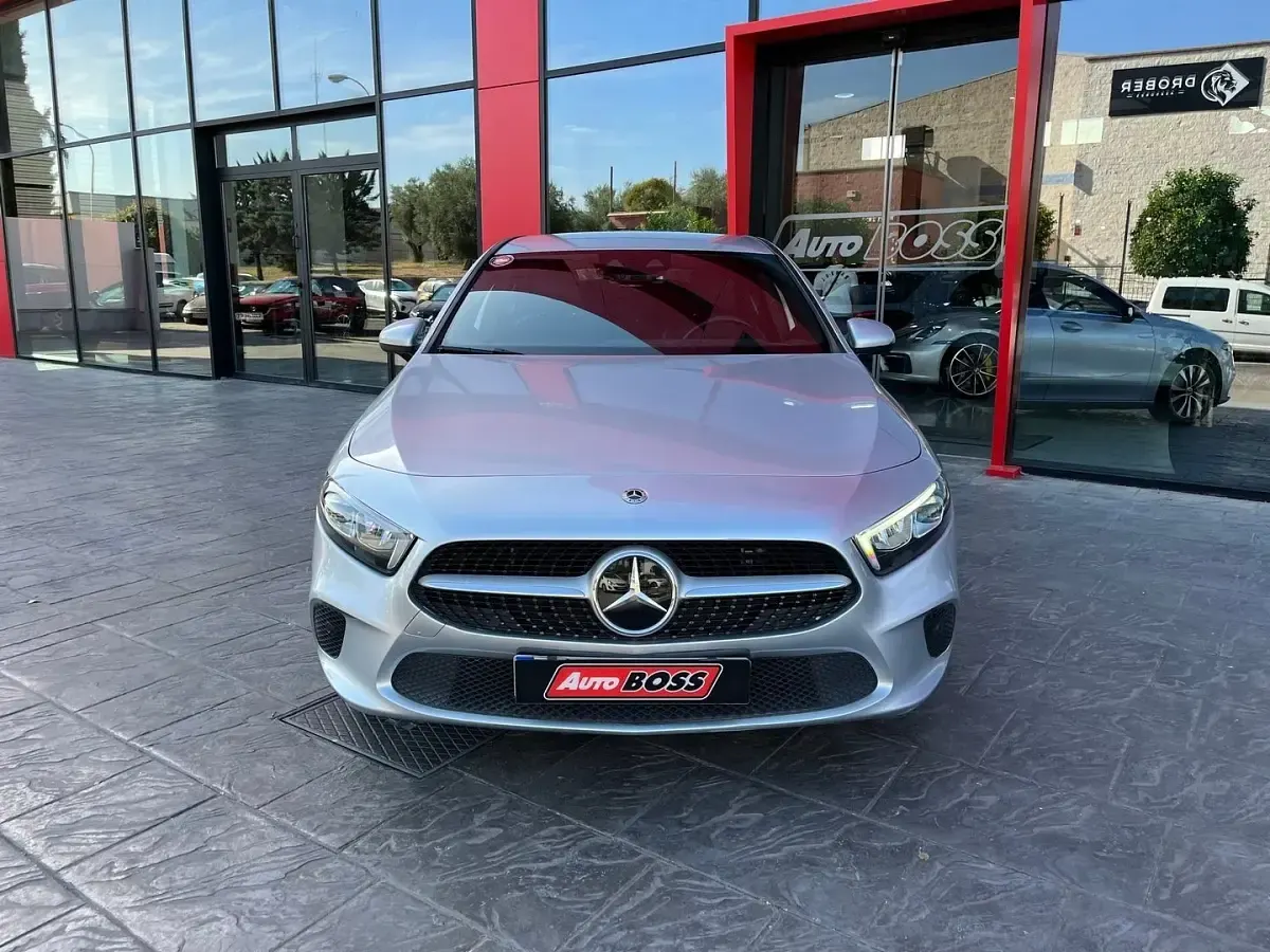 Usado Mercedes A250 218 CV (160 kW) 2022 Gris Utilitario