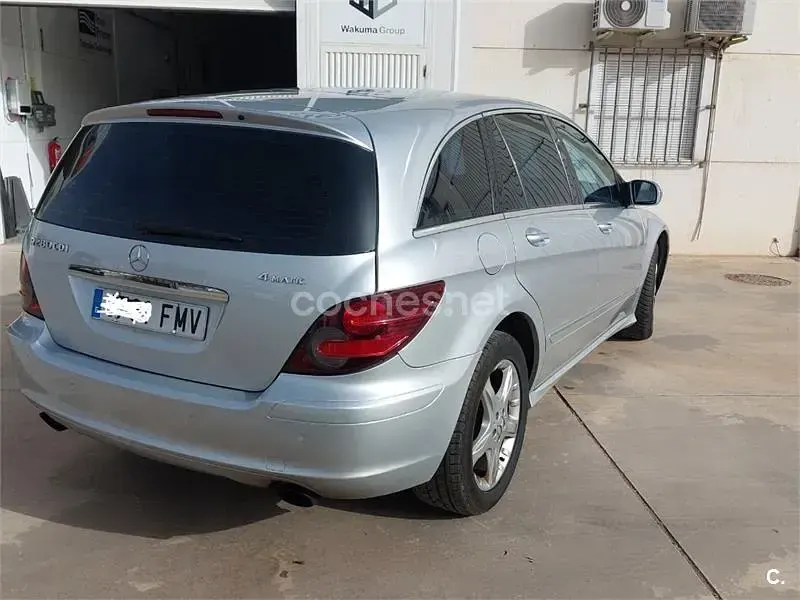 Usado Mercedes R280 190 CV (139 kW) 2007 Gris / plata Familiar