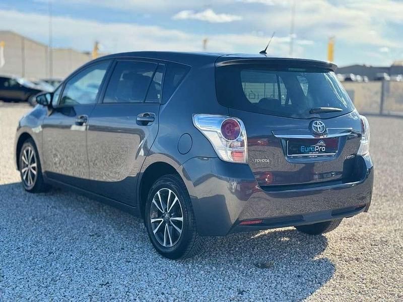 Usado Toyota Verso Advance 112 CV (82 kW) 2015 Gris / plata Monovolumen