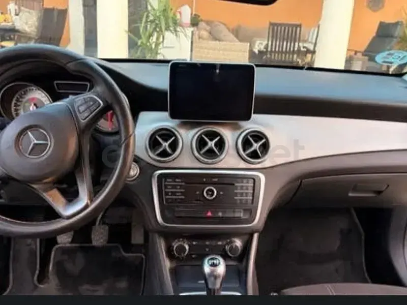Usado Mercedes CLA200 136 CV (100 kW) 2016 Blanco Berlina