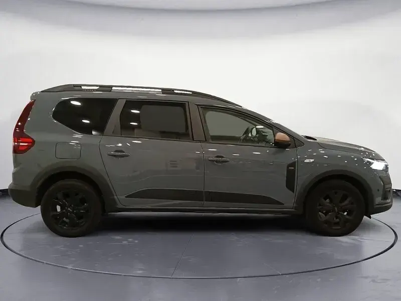 Usado Dacia Jogger Extreme 110 CV (80 kW) 2025 Gris Monovolumen