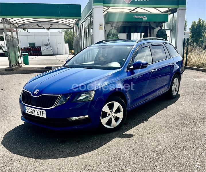 Usado Skoda Octavia Ambition 115 CV (84 kW) 2019 Azul Familiar