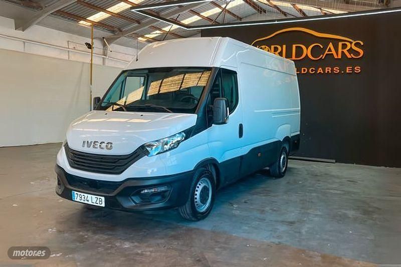 Usado Iveco Daily 156 CV (114 kW) 2022 Blanco Van