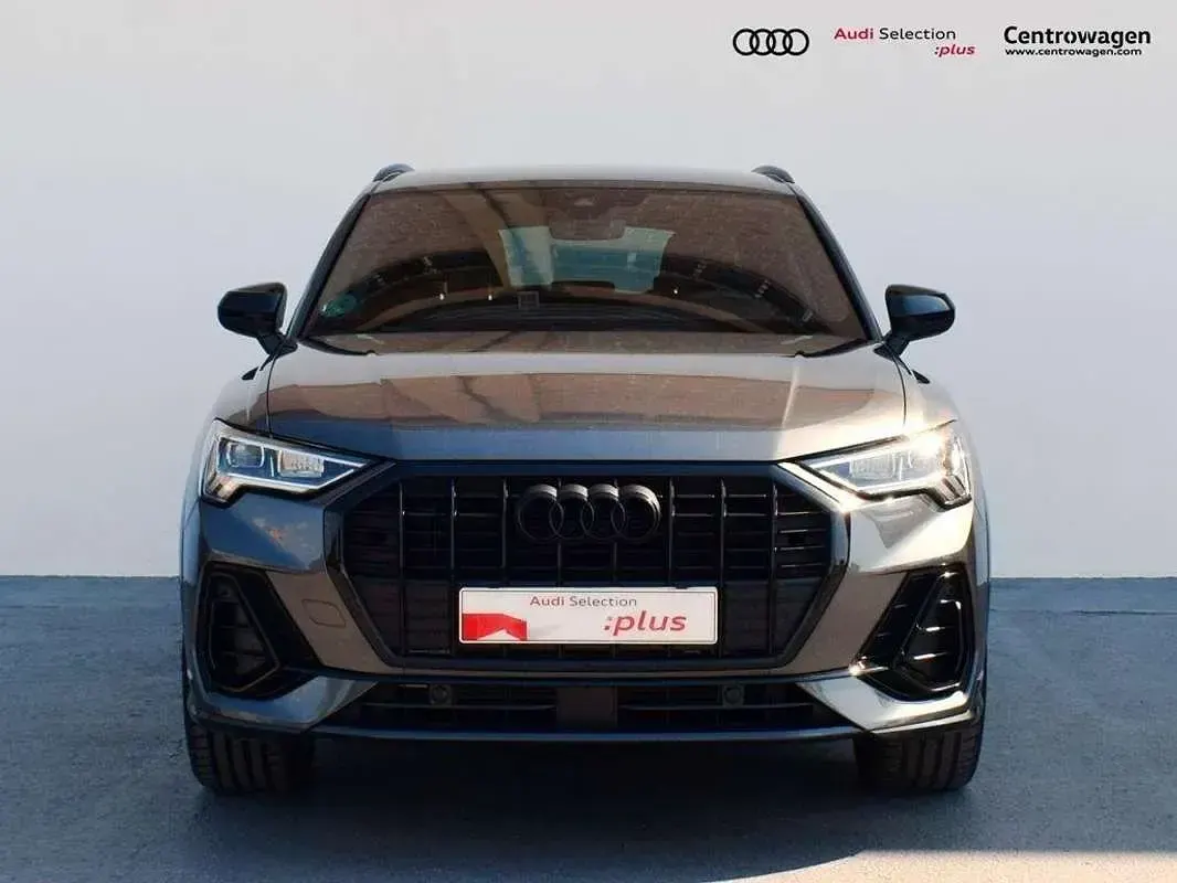 Usado Audi Q3 Ambiente 150 CV (110 kW) 2024 Gris / plata SUV