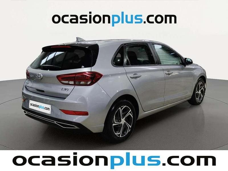 Usado Hyundai i30 120 CV (88 kW) 2022 Plateado Utilitario