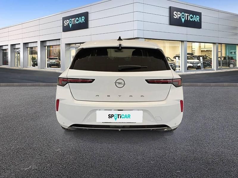 Usado Opel Astra Elegance 130 CV (95 kW) 2023 Blanco Berlina