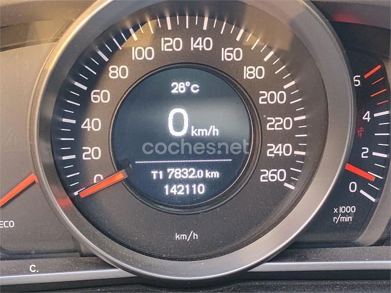 Blanco Usado 2016 Volvo V40 Kinetic Familiar | 11.250 € (Precio justo) - Imagen 1/4