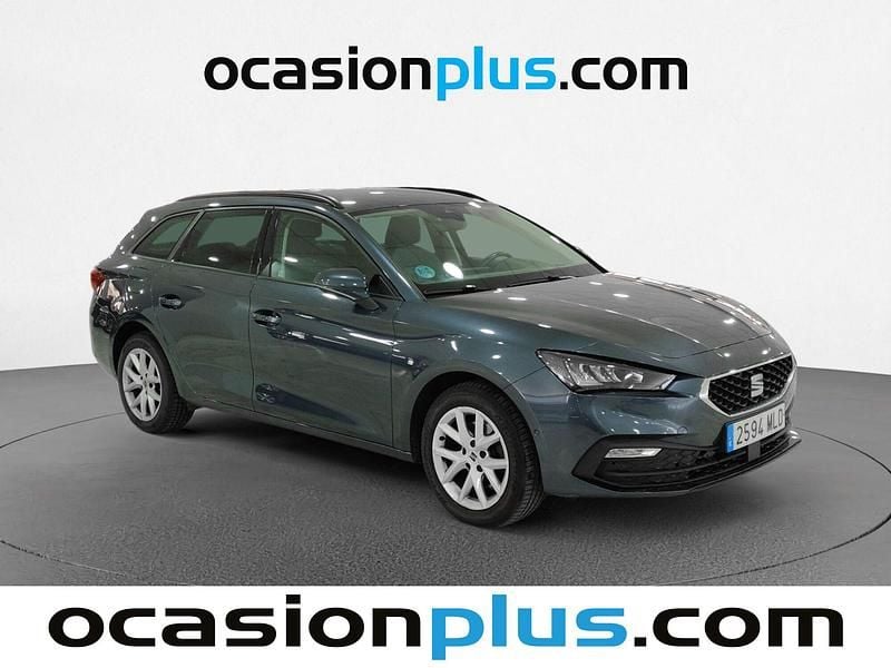 Usado Seat Leon Style 130 CV (95 kW) 2023 Gris Familiar