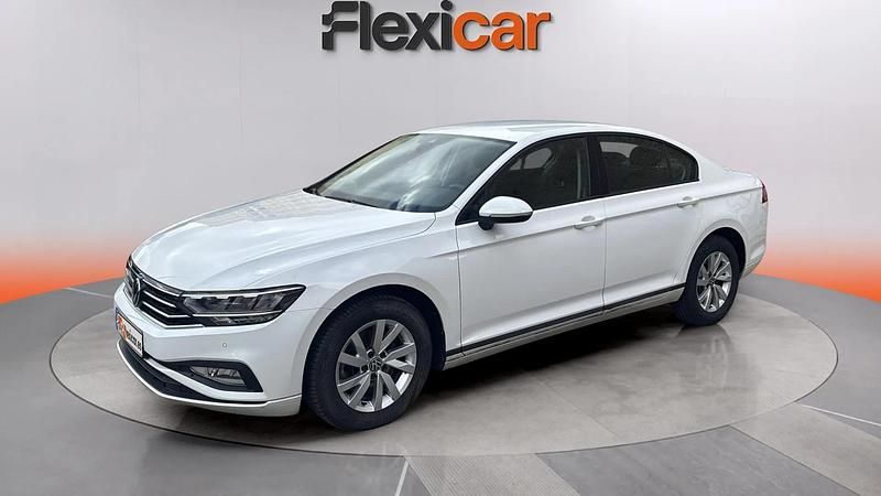 Usado VW Passat 150 CV (110 kW) 2021 Blanco Berlina