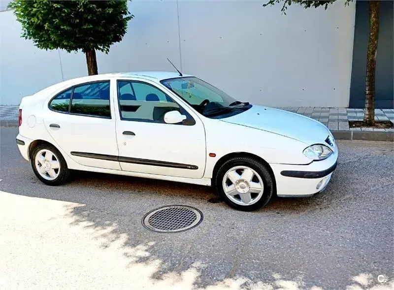 Usado Renault Mégane GrandTour Authentique 110 CV (80 kW) 2002 Blanco Familiar