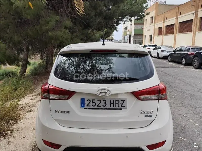 Usado Hyundai ix20 115 CV (84 kW) 2013 Blanco Utilitario
