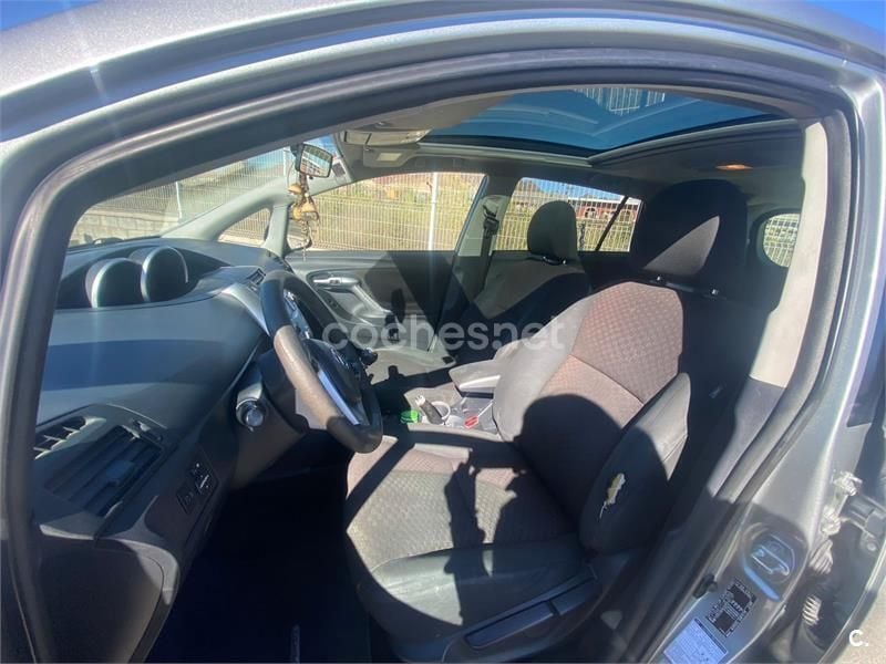 Usado Toyota Verso Advance 126 CV (92 kW) 2011 Gris / plata Monovolumen