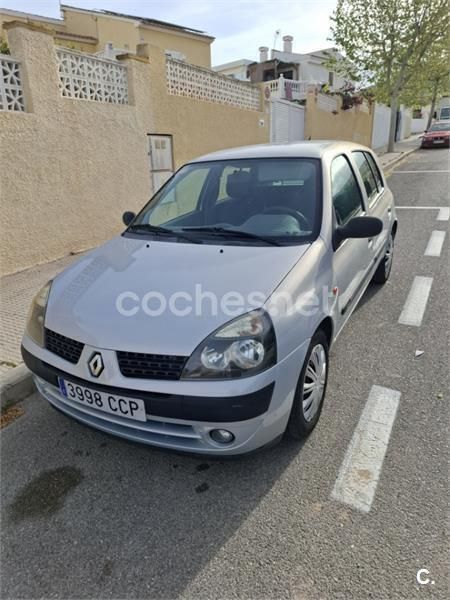 Gris / plata Usado 2002 Renault Clio II Authentique Berlina | 1899 € (Precio justo) - Imagen 1/4
