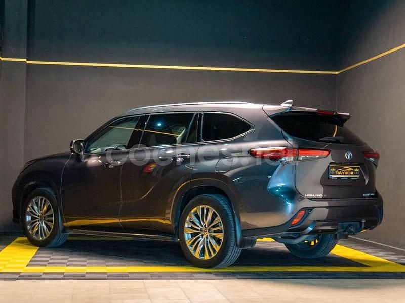 Usado Toyota Highlander Advance 246 CV (180 kW) 2022 Gris / plata SUV