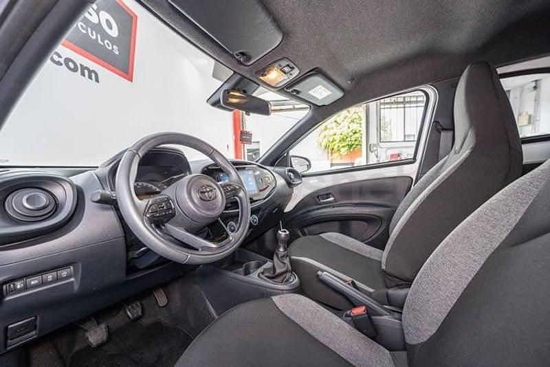 Usado Toyota Aygo X Play 72 CV (52 kW) 2025 Blanco SUV
