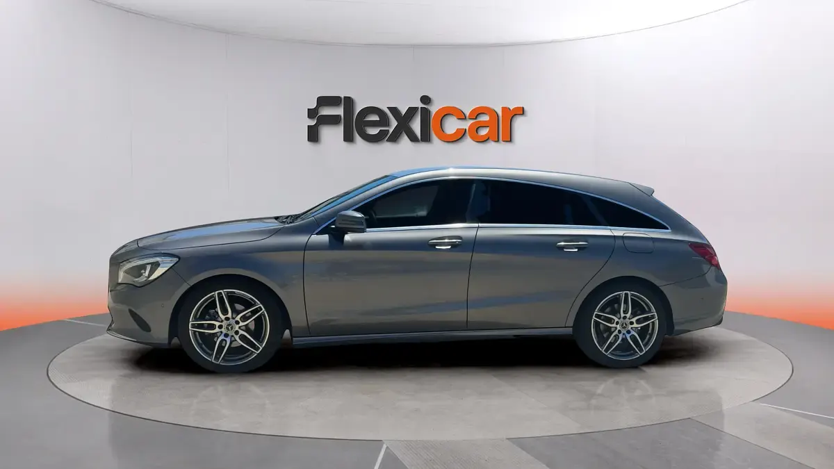Usado Mercedes CLA180 Shooting Brake 136 CV (100 kW) 2019 Gris Familiar