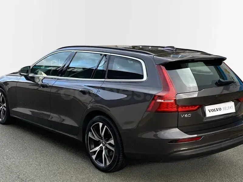 Begagnad Volvo V60 Core 197 HK (144 kW) 2025 Grå Kombi
