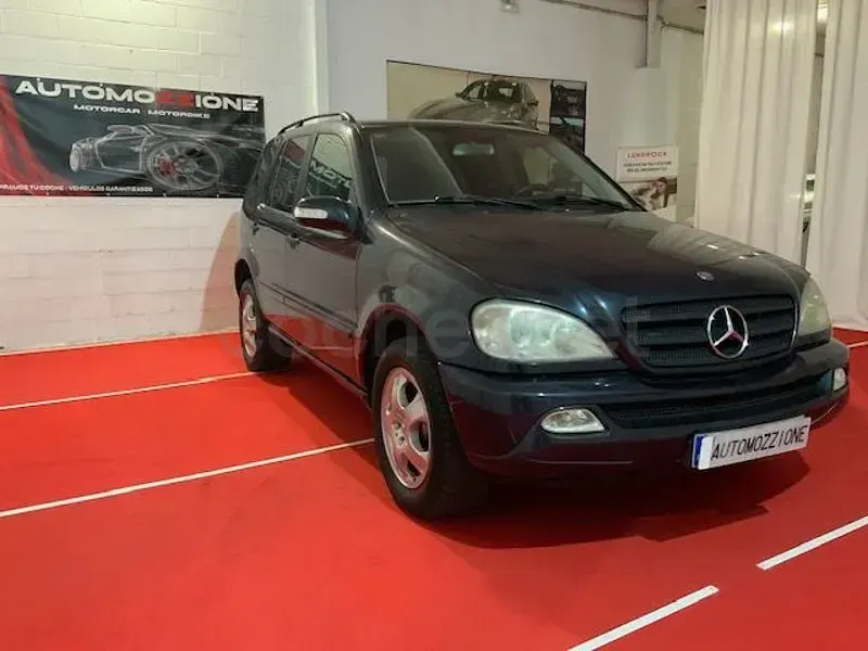 Usado Mercedes ML270 163 CV (119 kW) 2002 Negro SUV