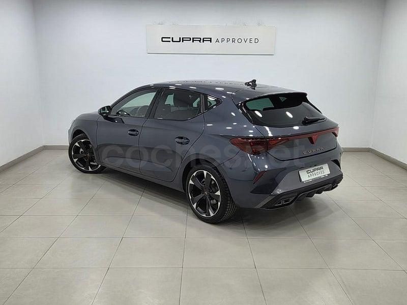 Usado Cupra Leon 150 CV (110 kW) 2025 Gris / plata Berlina