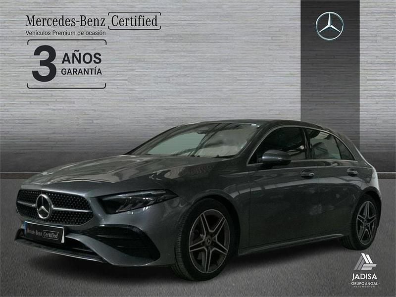 Usado Mercedes A180 AMG line 136 CV (100 kW) 2025 Gris Berlina