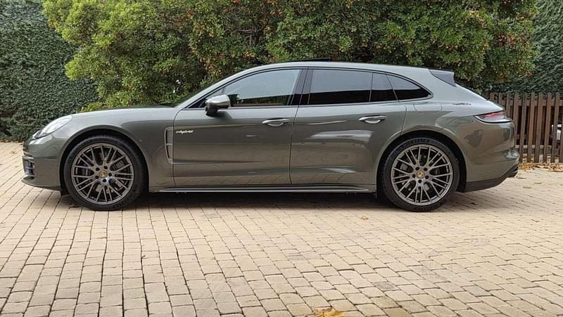 Usado Porsche Panamera Platinum Edition 462 CV (339 kW) 2024 Verde Utilitario