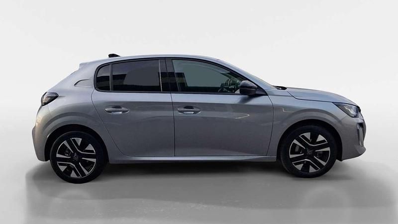 Usado Peugeot 208 Allure 101 CV (74 kW) 2025 Gris Utilitario