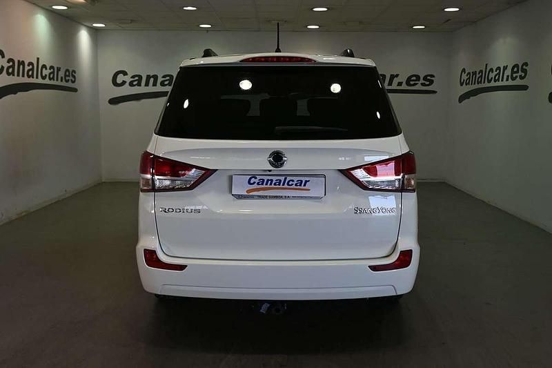 Blanco Usado 2015 Ssangyong (KGM) Rodius Limited Monovolumen | 12.811 € (Precio justo) - Imagen 1/1