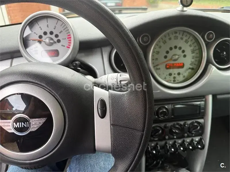 Usado Mini ONE 90 CV (66 kW) 2003 Negro Utilitario