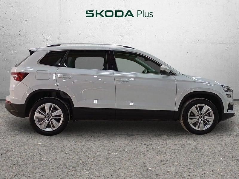 Usado Skoda Karoq Selection 150 CV (110 kW) 2025 Blanco SUV