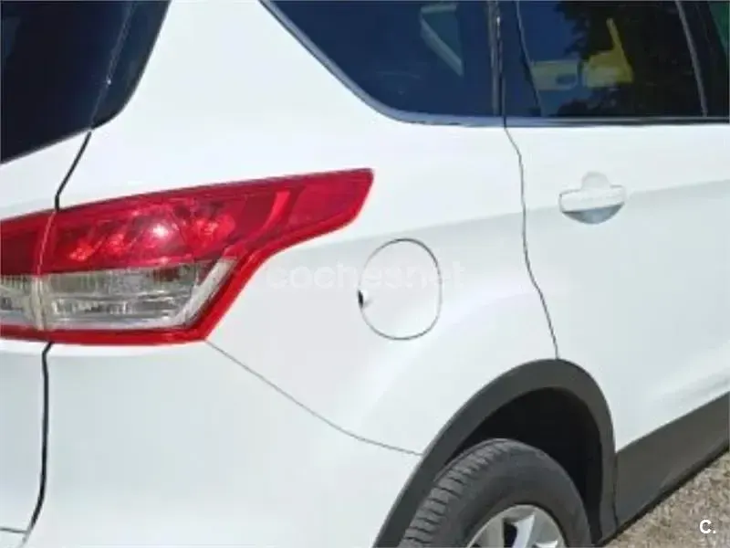 Usado Ford Kuga Titanium 150 CV (110 kW) 2015 Blanco SUV
