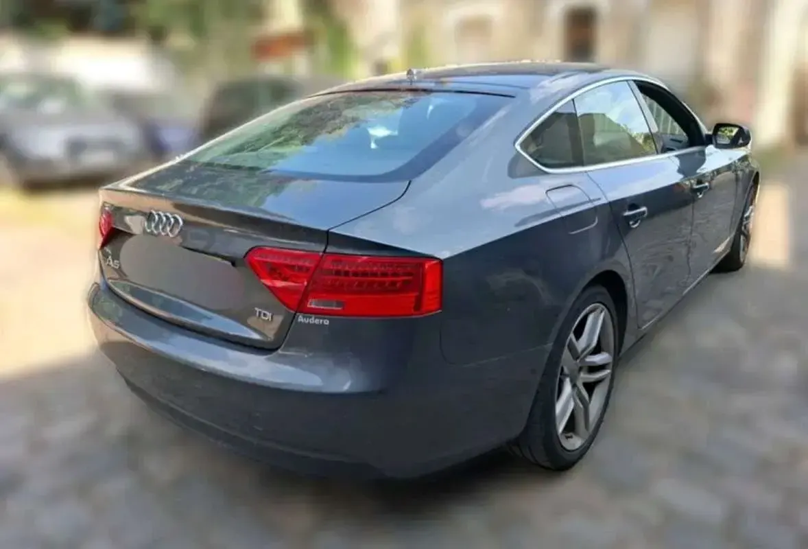 Usado Audi A5 Sportback Exclusive 177 CV (130 kW) 2012 Gris Utilitario