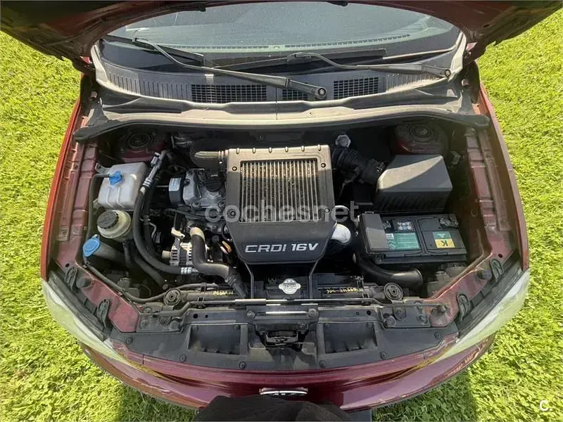 Usado Kia Carens EX 112 CV (82 kW) 2003 Rojo Monovolumen
