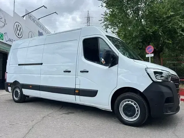 Usado Renault Master 135 CV (99 kW) 2023 Blanco Monovolumen