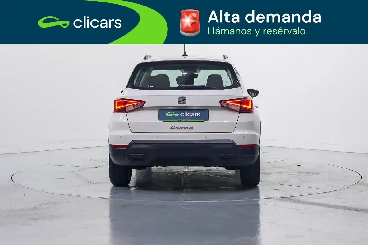 Usado Seat Arona Style 110 CV (80 kW) 2023 Blanco SUV