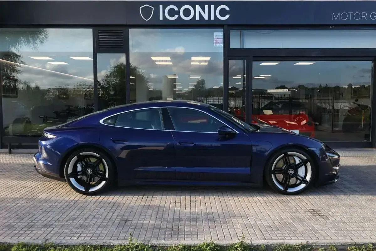 Usado Porsche Taycan Turbo 500 kW (680 CV) 2020 Azul Berlina