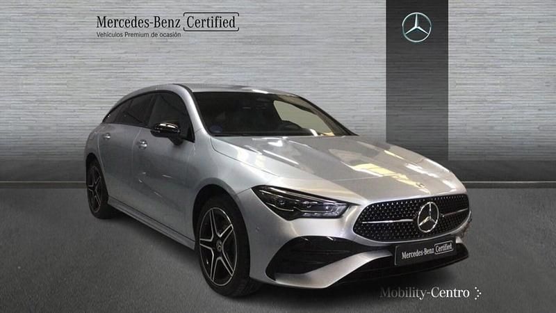 Usado Mercedes CLA250 AMG line 163 CV (119 kW) 2024 Plata iridio Berlina