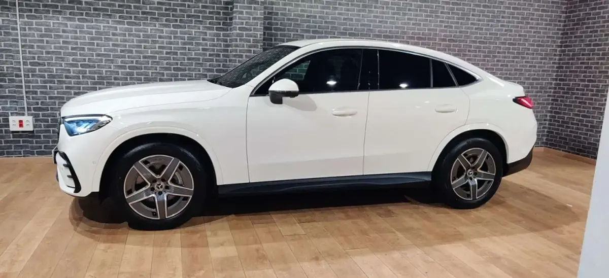 Usado Mercedes GLC300 269 CV (197 kW) 2024 Blanco Coupe