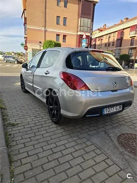Usado Peugeot 308 110 CV (80 kW) 2008 Gris / plata Berlina