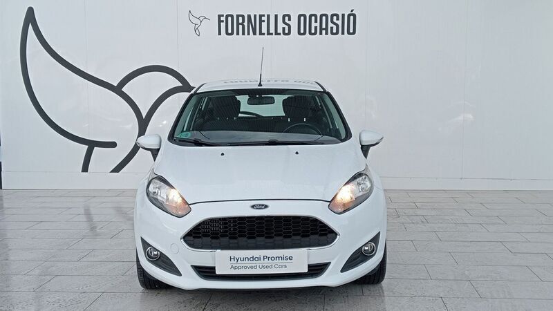 Usado Ford Fiesta Trend 95 CV (69 kW) 2017 Blanco Utilitario