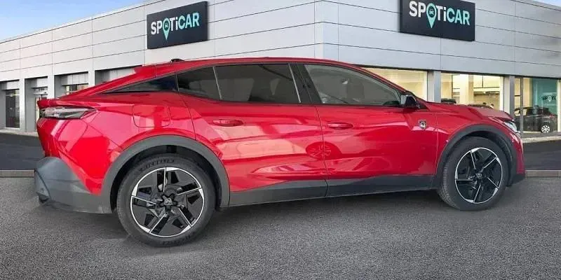 Usado Peugeot 408 GT GT 131 CV (96 kW) 2023 Rojo