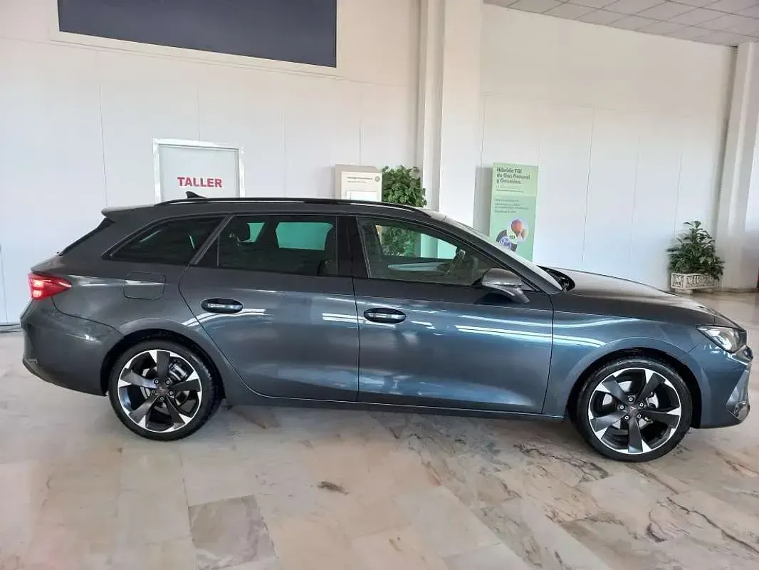 Usado Cupra Leon 150 CV (110 kW) 2025 Gris Familiar