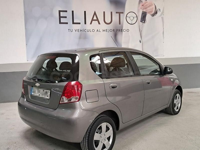 Usado Chevrolet Kalos SX 94 CV (69 kW) 2006 Beige Berlina