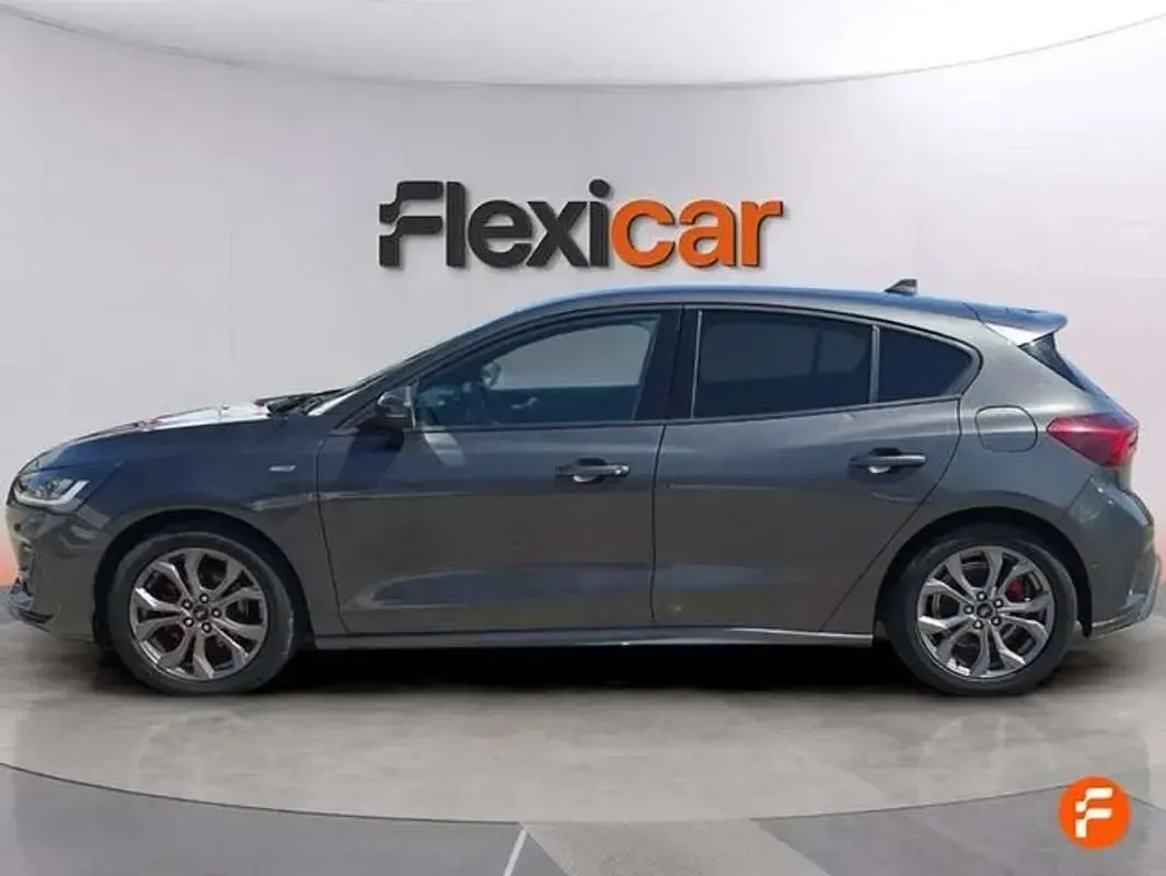 Usado Ford Focus ST-Line 125 CV (91 kW) 2022 Gris Berlina