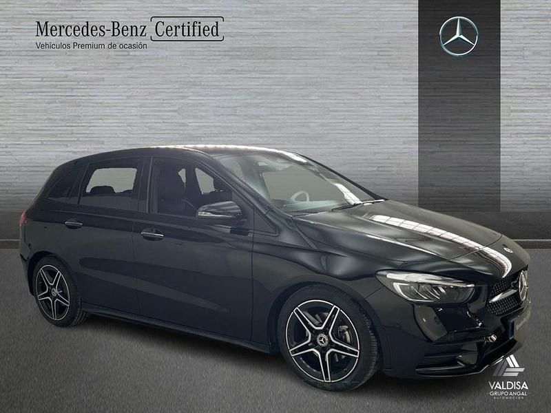 Usado Mercedes B200 AMG line 150 CV (110 kW) 2024 Negro Monovolumen